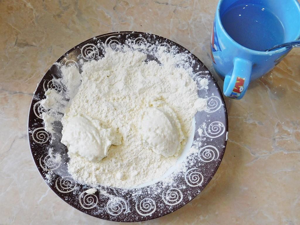 Шаг 5 приготовления сырники из творога без яиц на сковороде