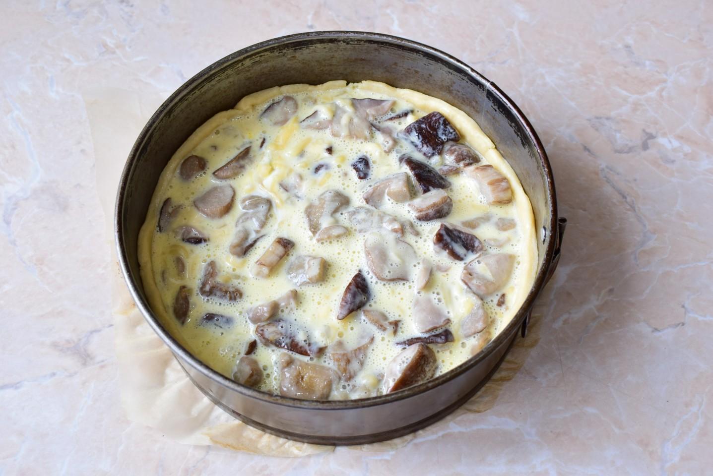 Шаг 8 приготовления Пирог с грибами в духовке