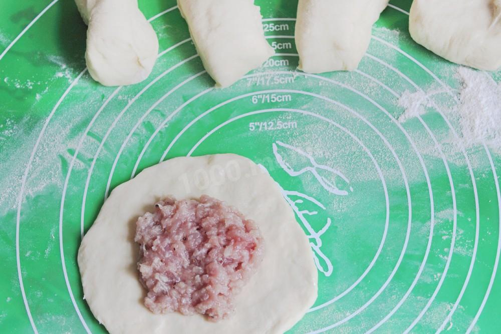 Шаг 6 приготовления Беляши с мясом в духовке