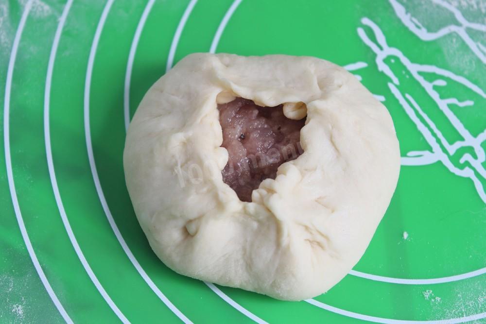 Шаг 7 приготовления Беляши с мясом в духовке
