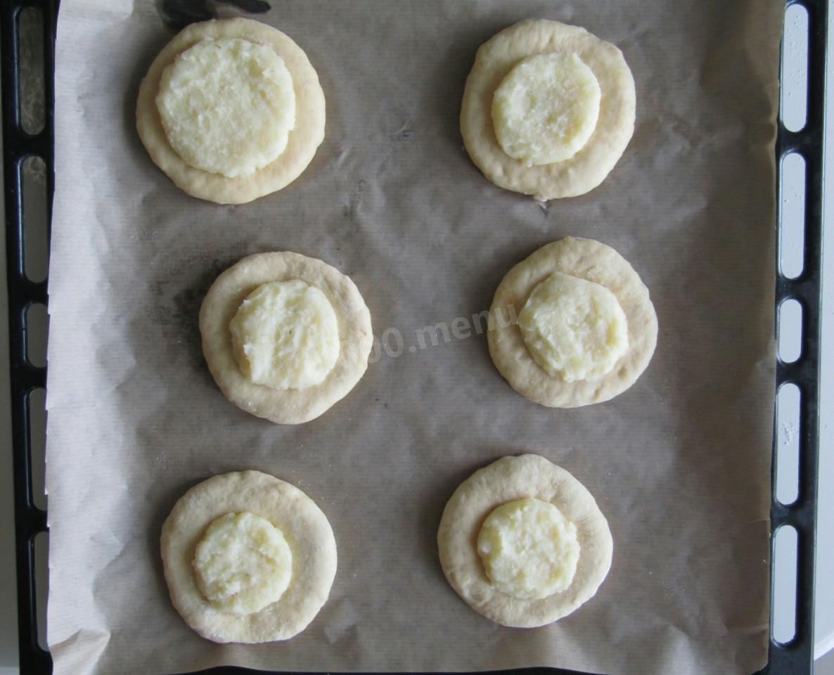 Шаг 10 приготовления Шанежки с картошкой шаньги в духовке