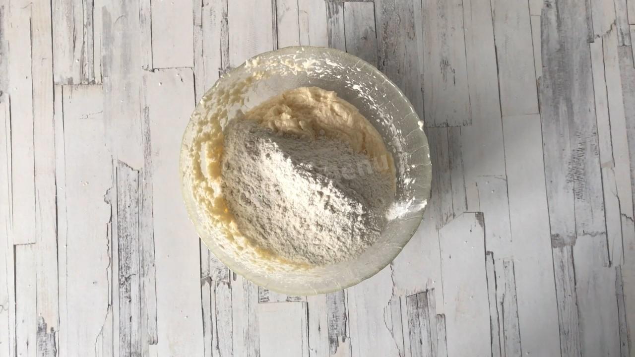 Шаг 6 приготовления Вишневый пирог с замороженной вишней
