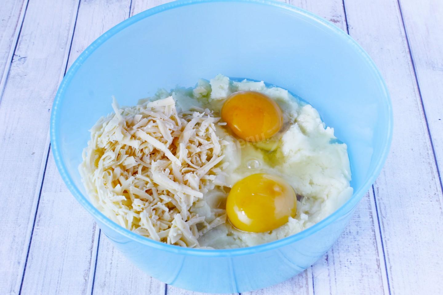 Шаг 2 приготовления Картофельные лепешки на сковороде