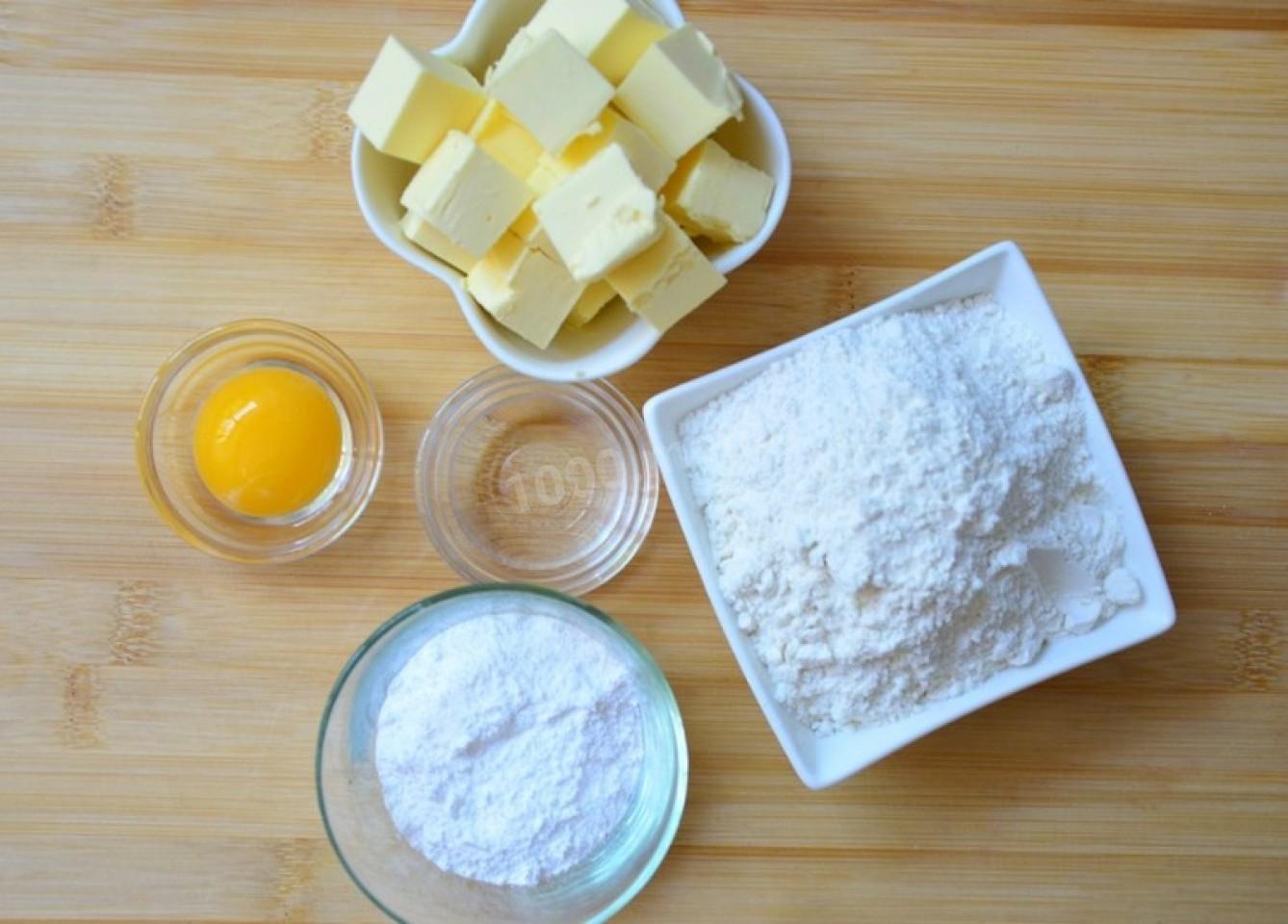 Шаг 1 приготовления Черничный песочный пирог с черникой и сметанной заливкой