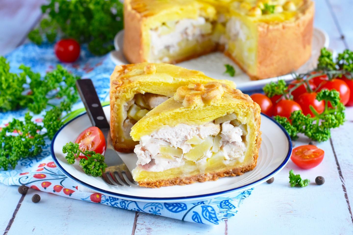 Обложка рецепта Курник в духовке с курицей и картошкой