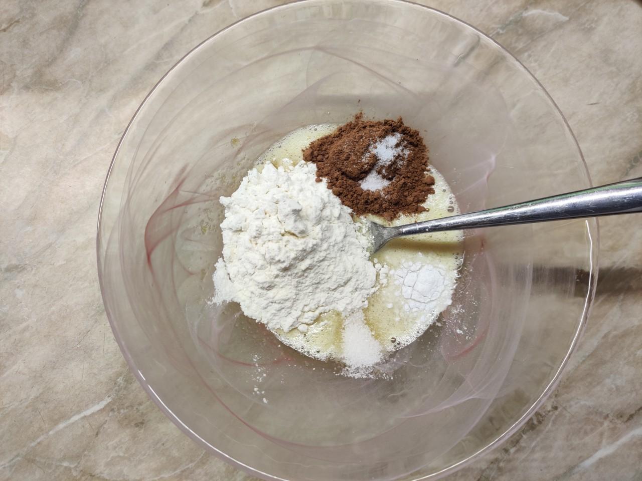 Шаг 2 приготовления Кекс в кружке с какао в микроволновке шоколадный