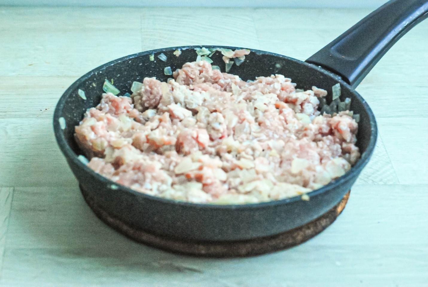 Шаг 3 приготовления Заливной пирог с мясом на кефире простой