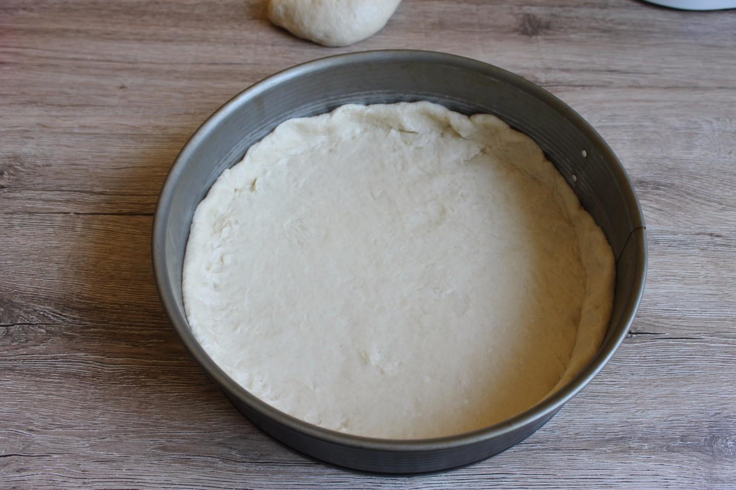 Шаг 12 приготовления Пирог с мясом в духовке из дрожжевого теста