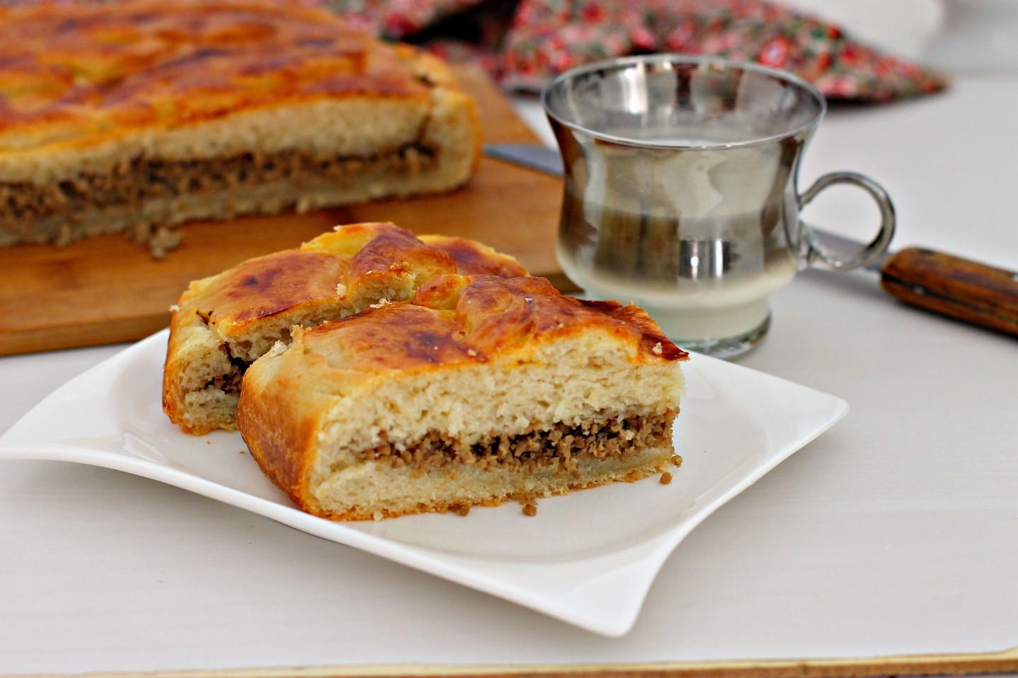Шаг 16 приготовления Пирог с мясом в духовке из дрожжевого теста