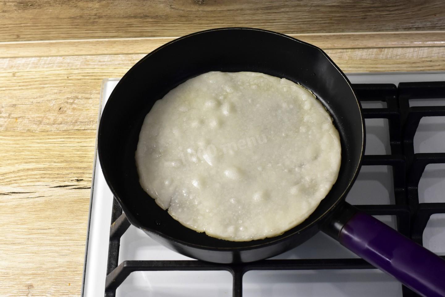 Шаг 10 приготовления Лепешки из рисовой муки без яиц на сковороде