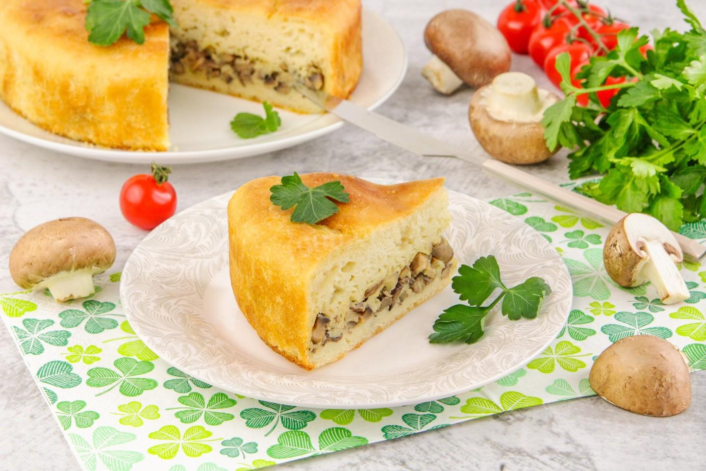 Шаг 15 приготовления Заливной пирог с грибами
