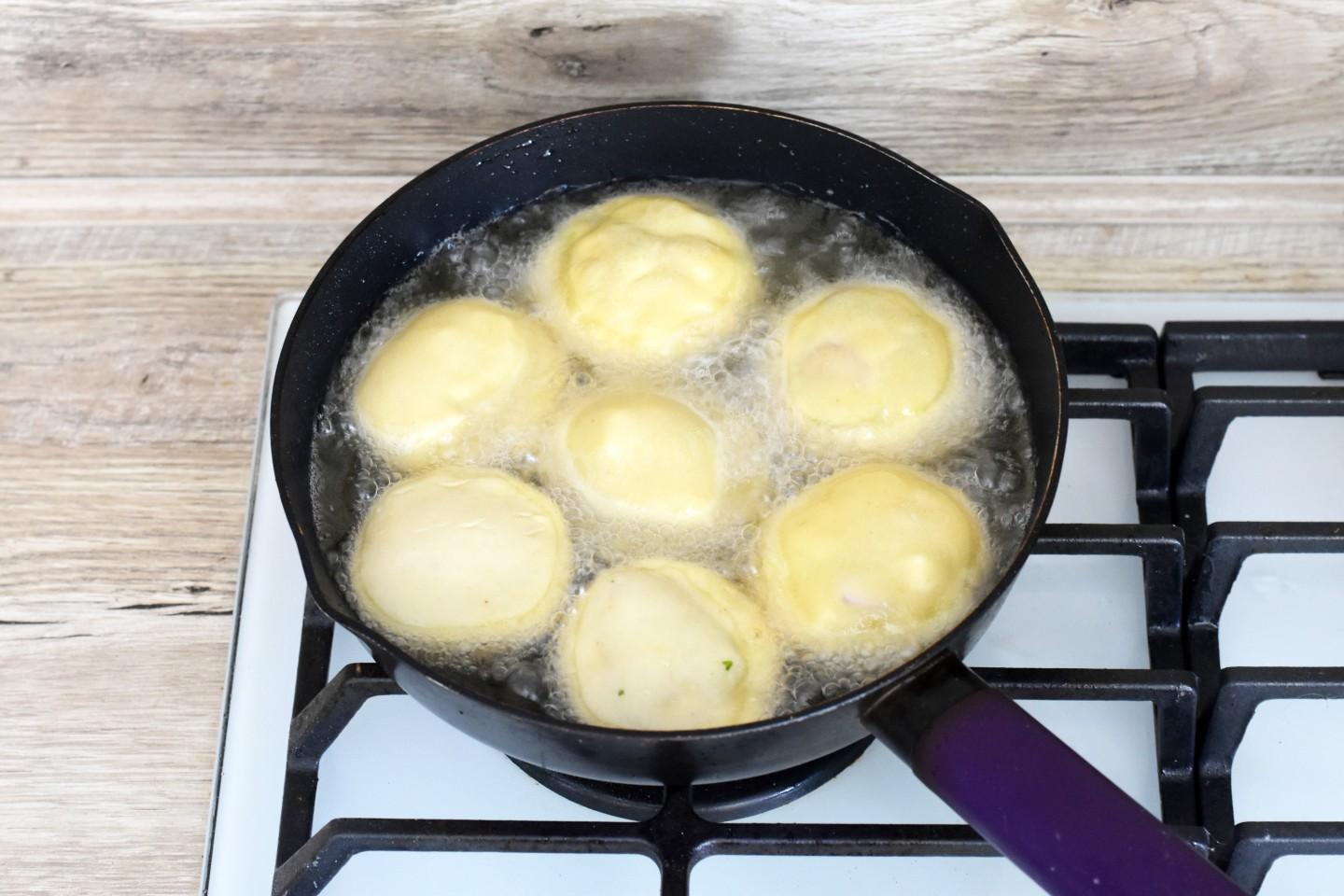 Шаг 14 приготовления Пирожки без яиц дрожжей и молока жареные