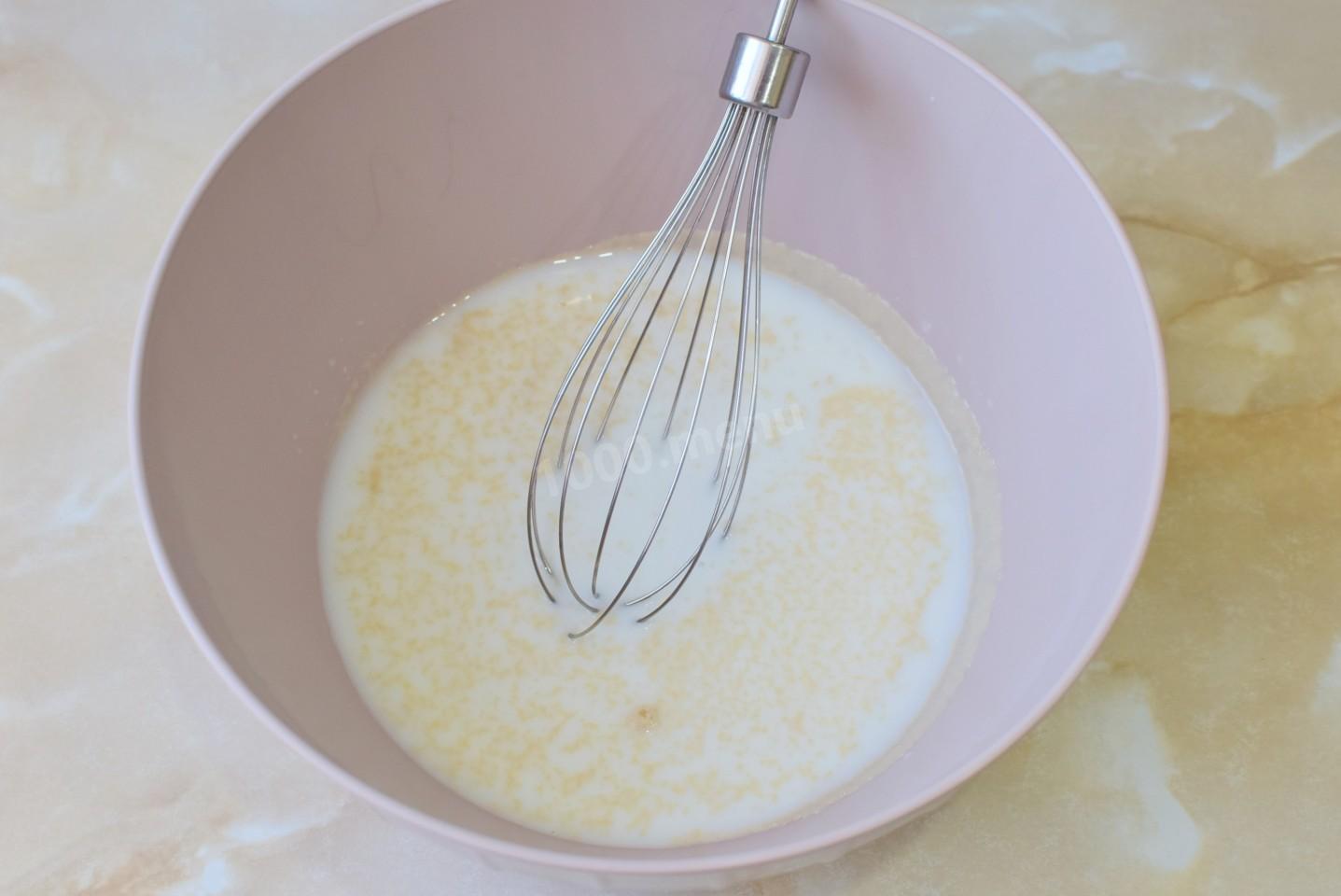 Шаг 2 приготовления Пирожки с колбасой и сыром на сковороде