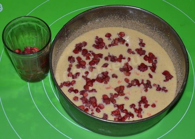 Шаг 7 приготовления Пирог с земляникой