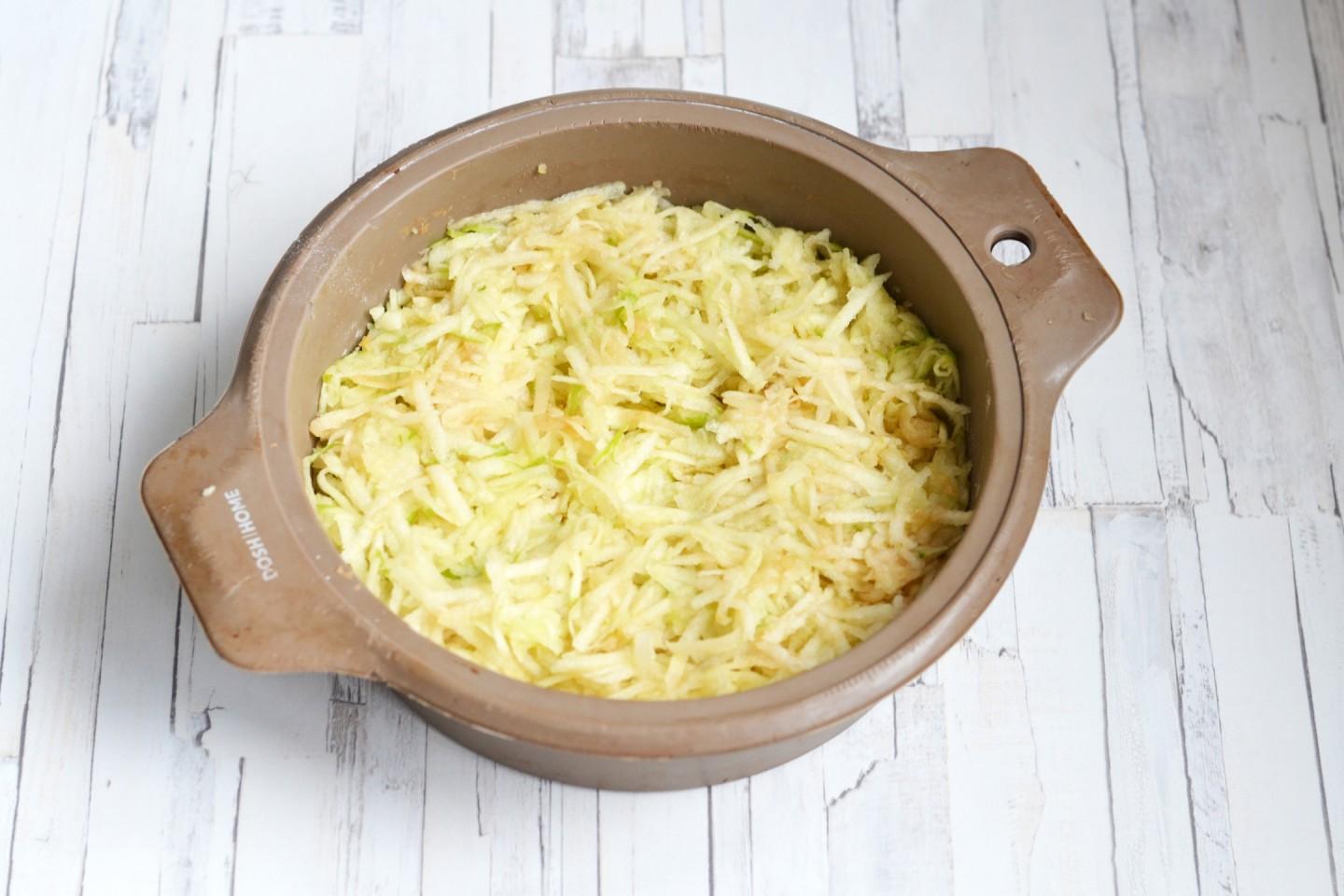 Шаг 6 приготовления Насыпной пирог с манкой и яблоками