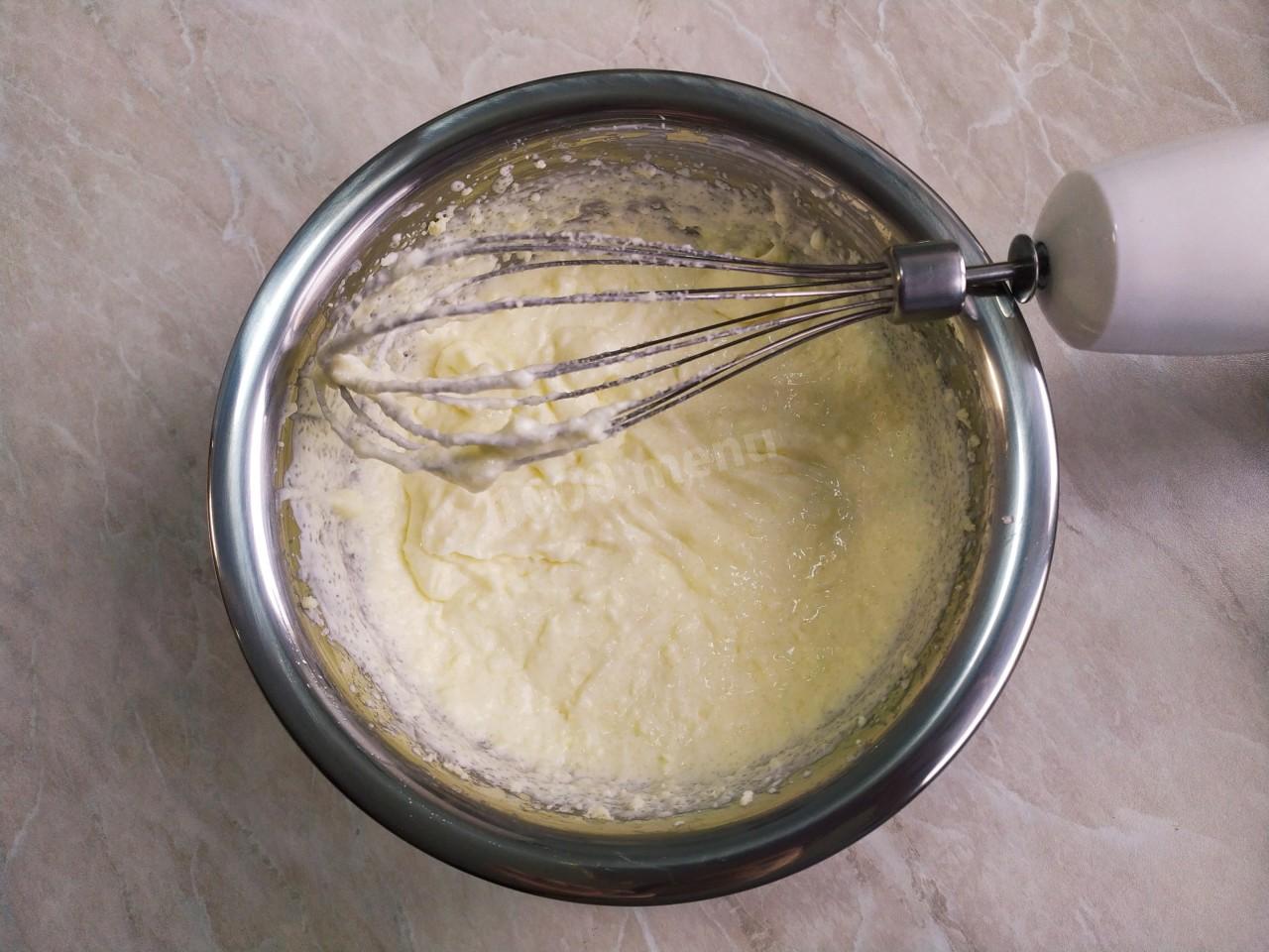 Шаг 2 приготовления Пирог с замороженной клубникой в духовке