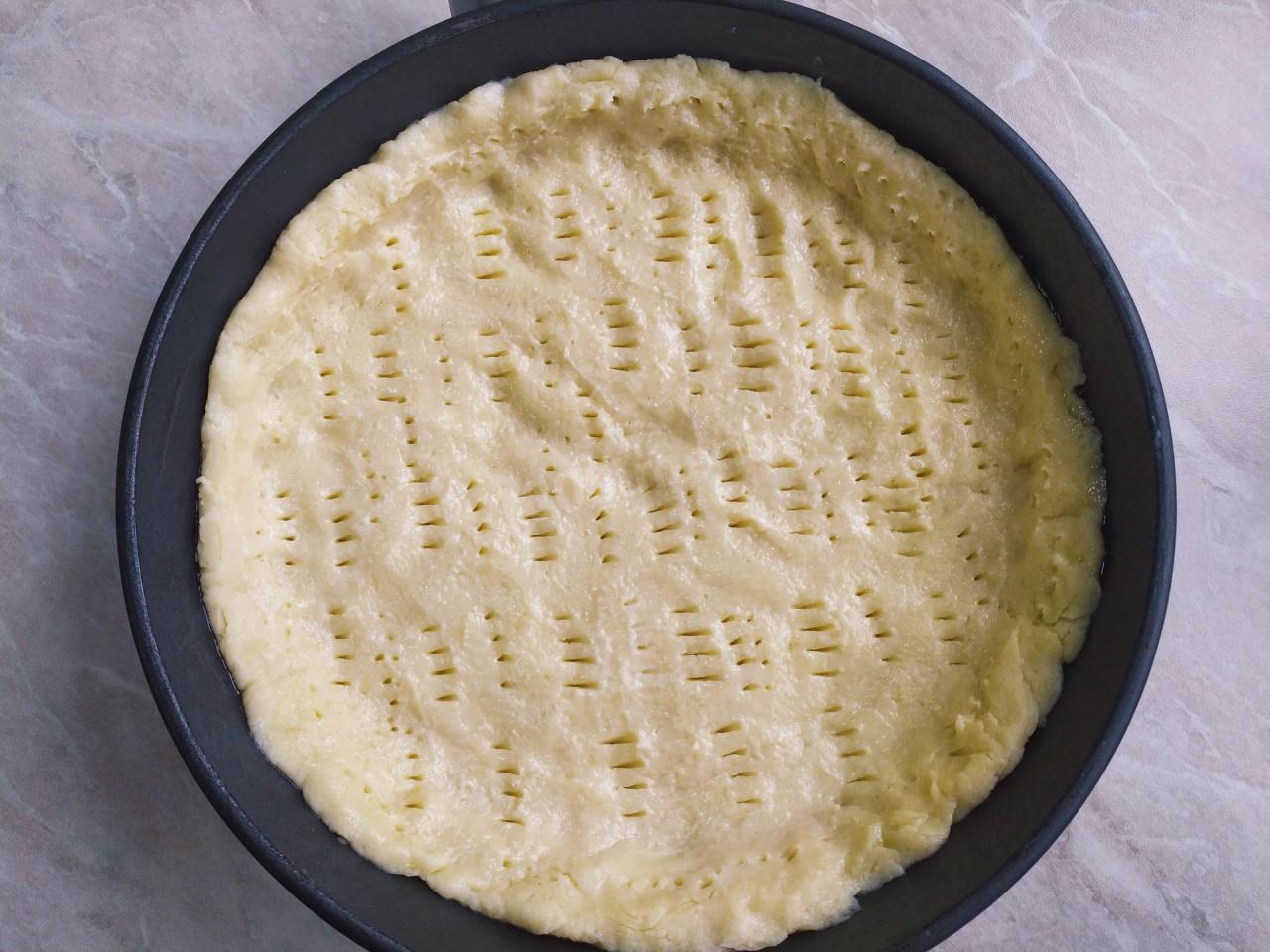 Шаг 6 приготовления Пирог с замороженной клубникой в духовке