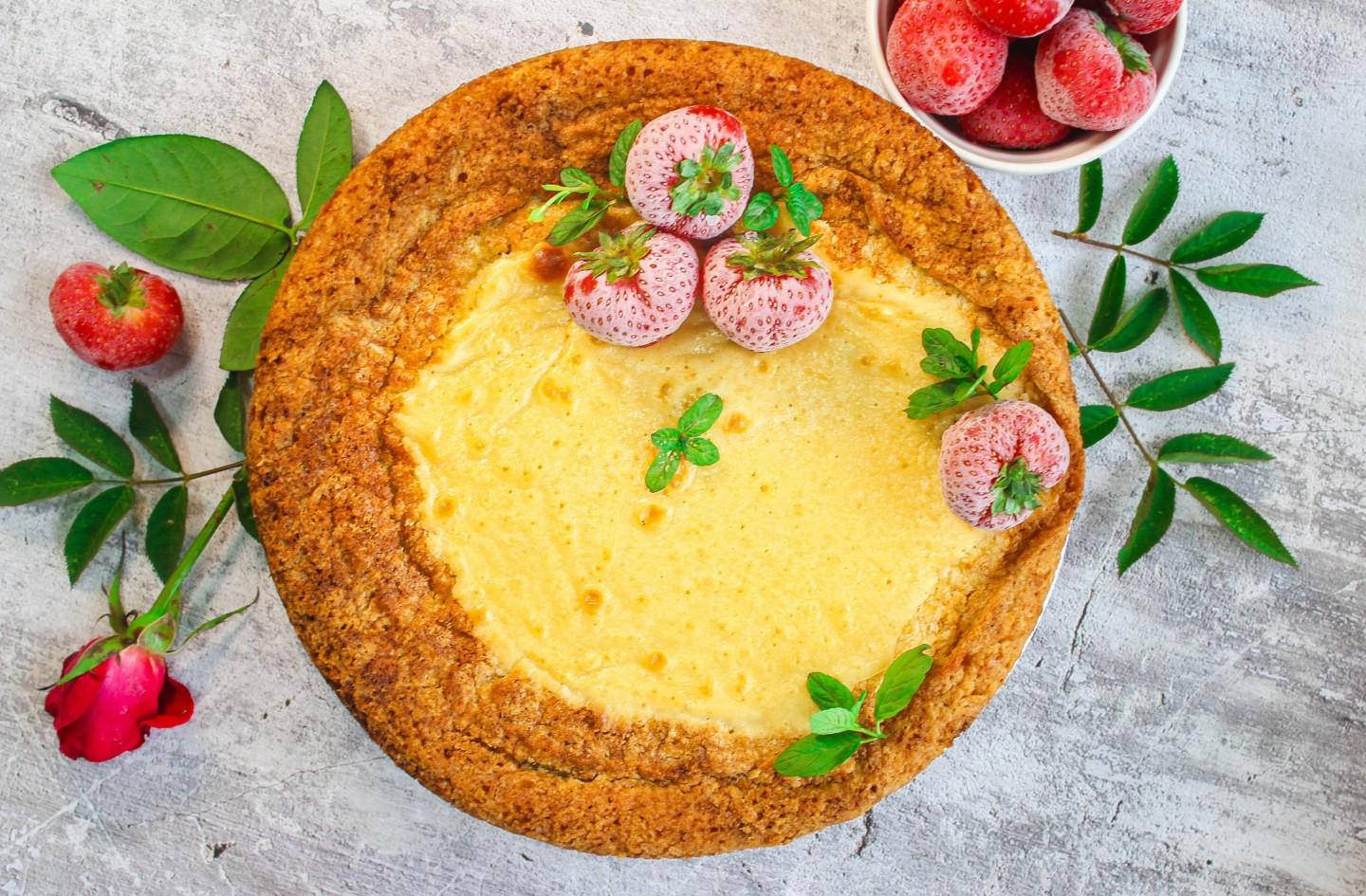Шаг 9 приготовления Пирог с замороженной клубникой в духовке