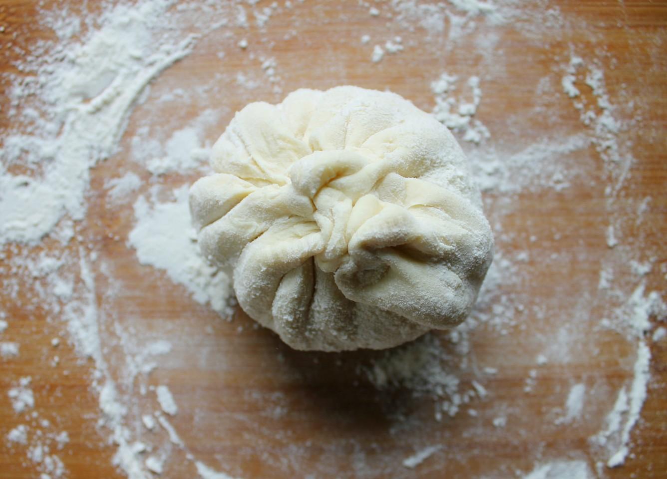 Шаг 11 приготовления Хычины с картошкой и сыром на сковороде