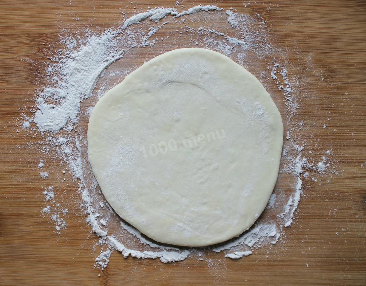 Шаг 8 приготовления Хычины с картошкой и сыром на сковороде