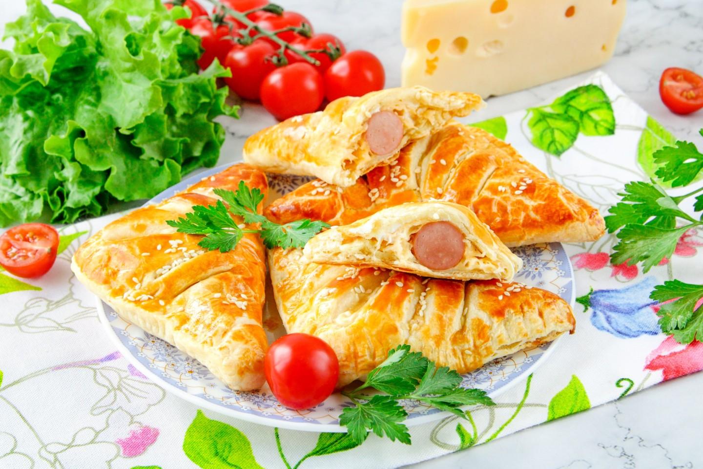 Обложка рецепта Турновер с сосиской и сыром