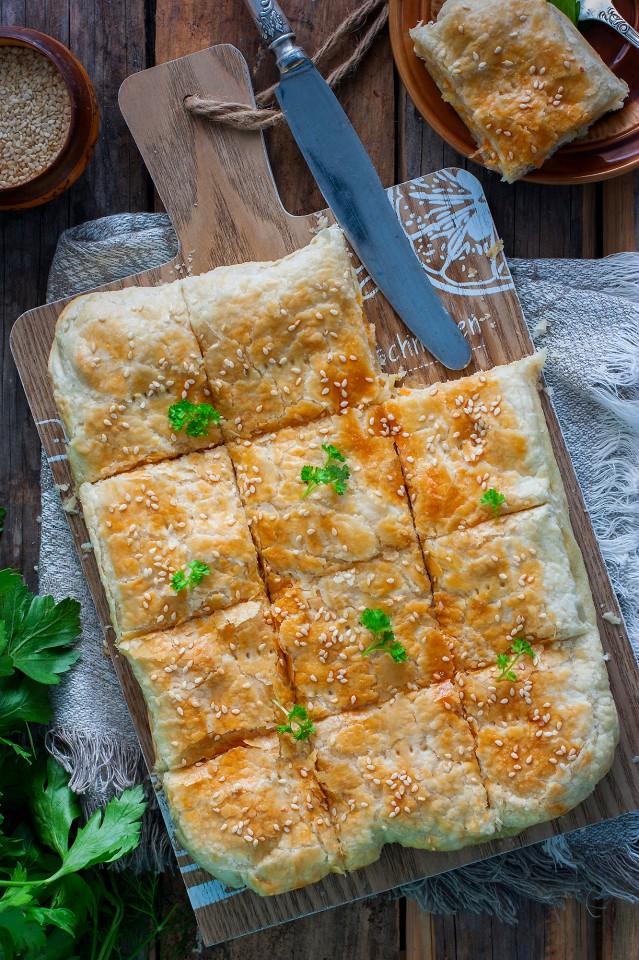Шаг 10 приготовления Пирог из слоеного теста с курицей