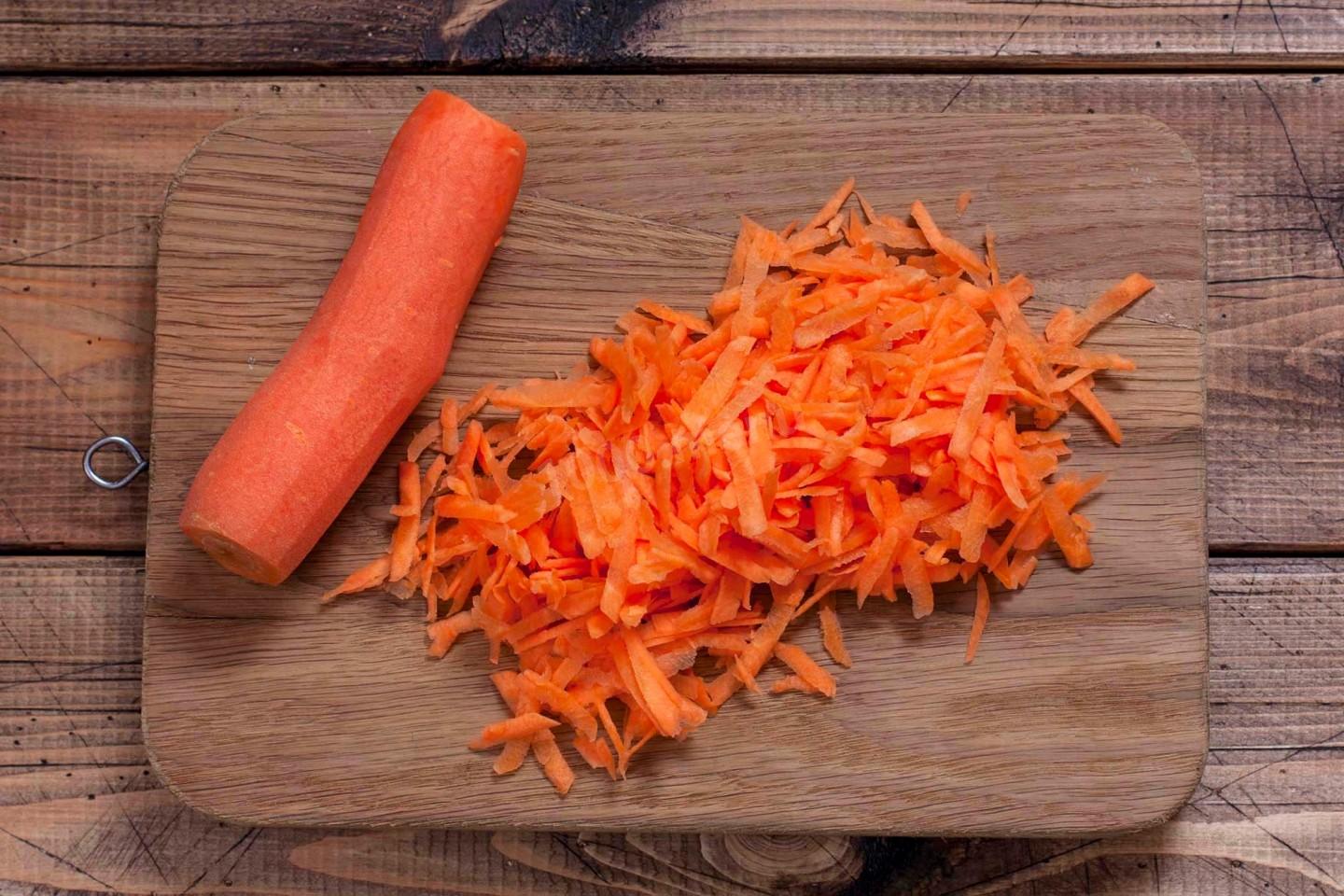Шаг 3 приготовления Пирог из слоеного теста с курицей