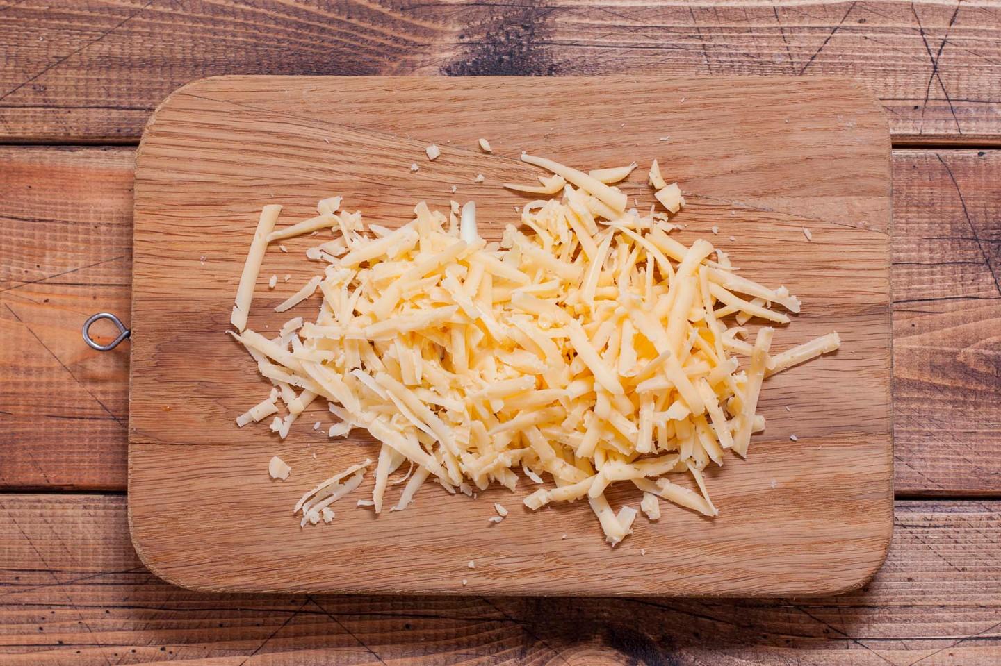 Шаг 5 приготовления Пирог из слоеного теста с курицей