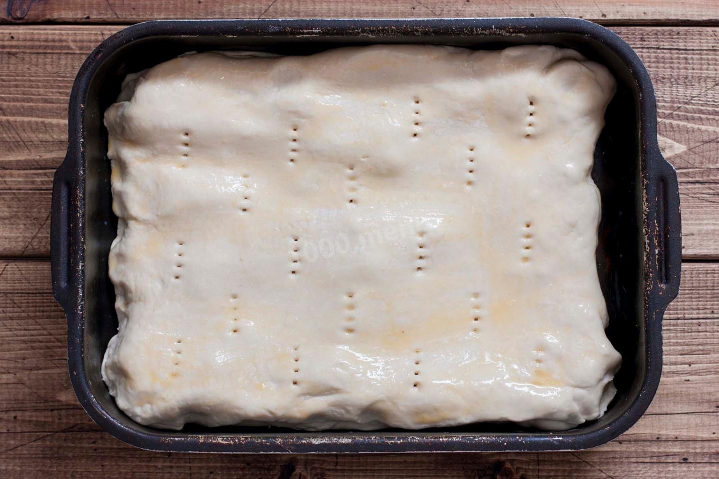 Шаг 9 приготовления Пирог из слоеного теста с курицей