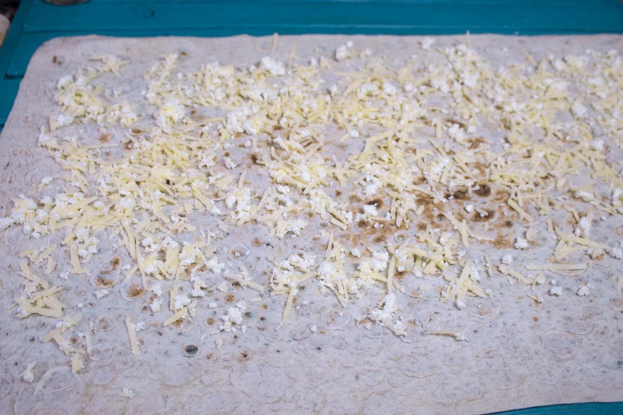 Шаг 5 приготовления Пирог из лаваша с сыром в духовке