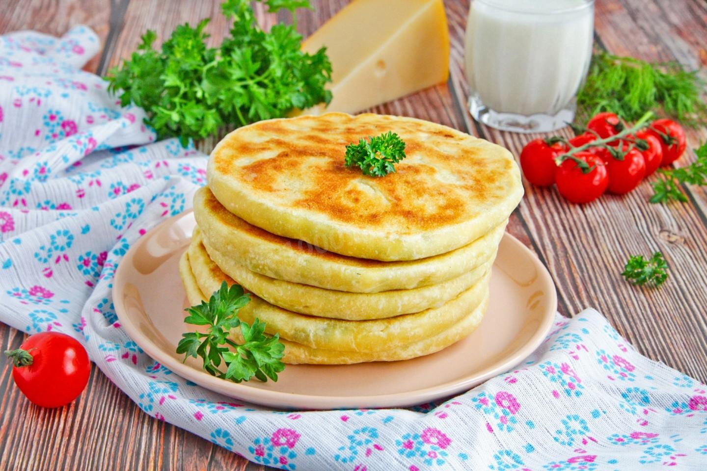 Шаг 21 приготовления Хачапури на молоке с сыром на сковороде