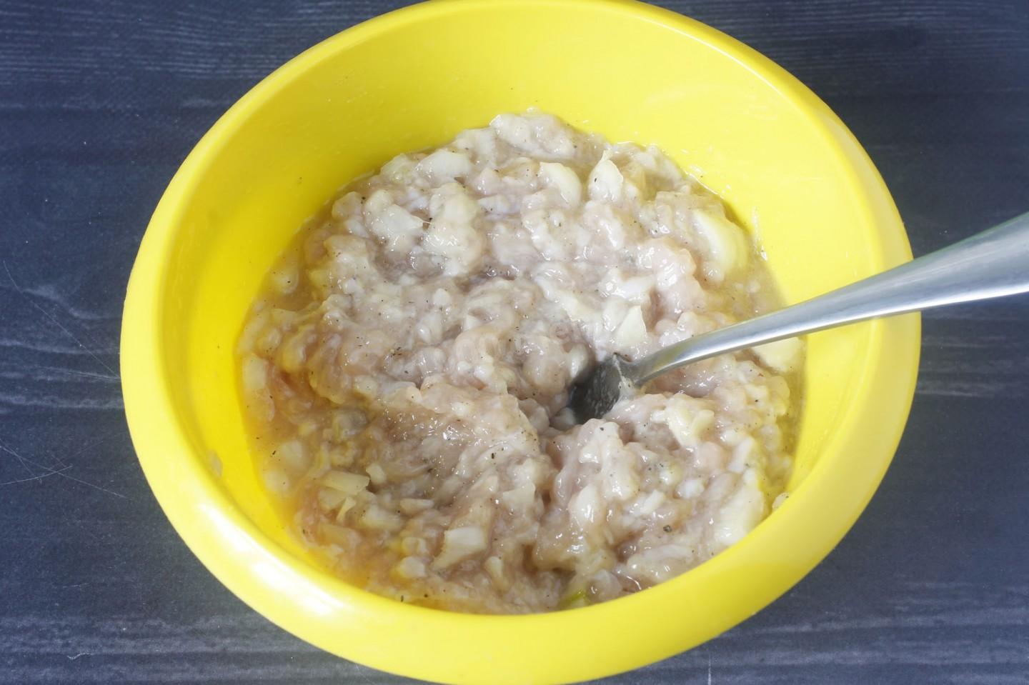 Шаг 2 приготовления Пирожки из слоеного дрожжевого теста с мясом в духовке