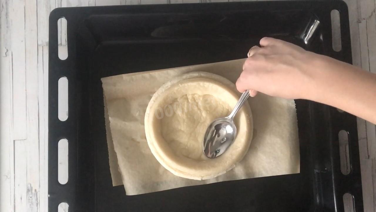 Шаг 4 приготовления Слоеный пирог с клубникой