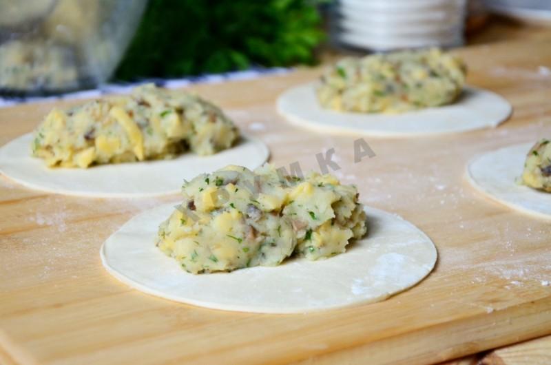 Шаг 10 приготовления Пирожки с картошкой и грибами