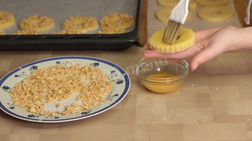 Шаг 9 приготовления Песочные кольца с орехами по госту