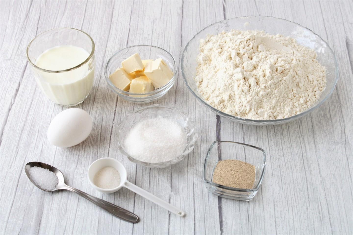 Шаг 1 приготовления Сладкие Булочки Сердечки с сахаром