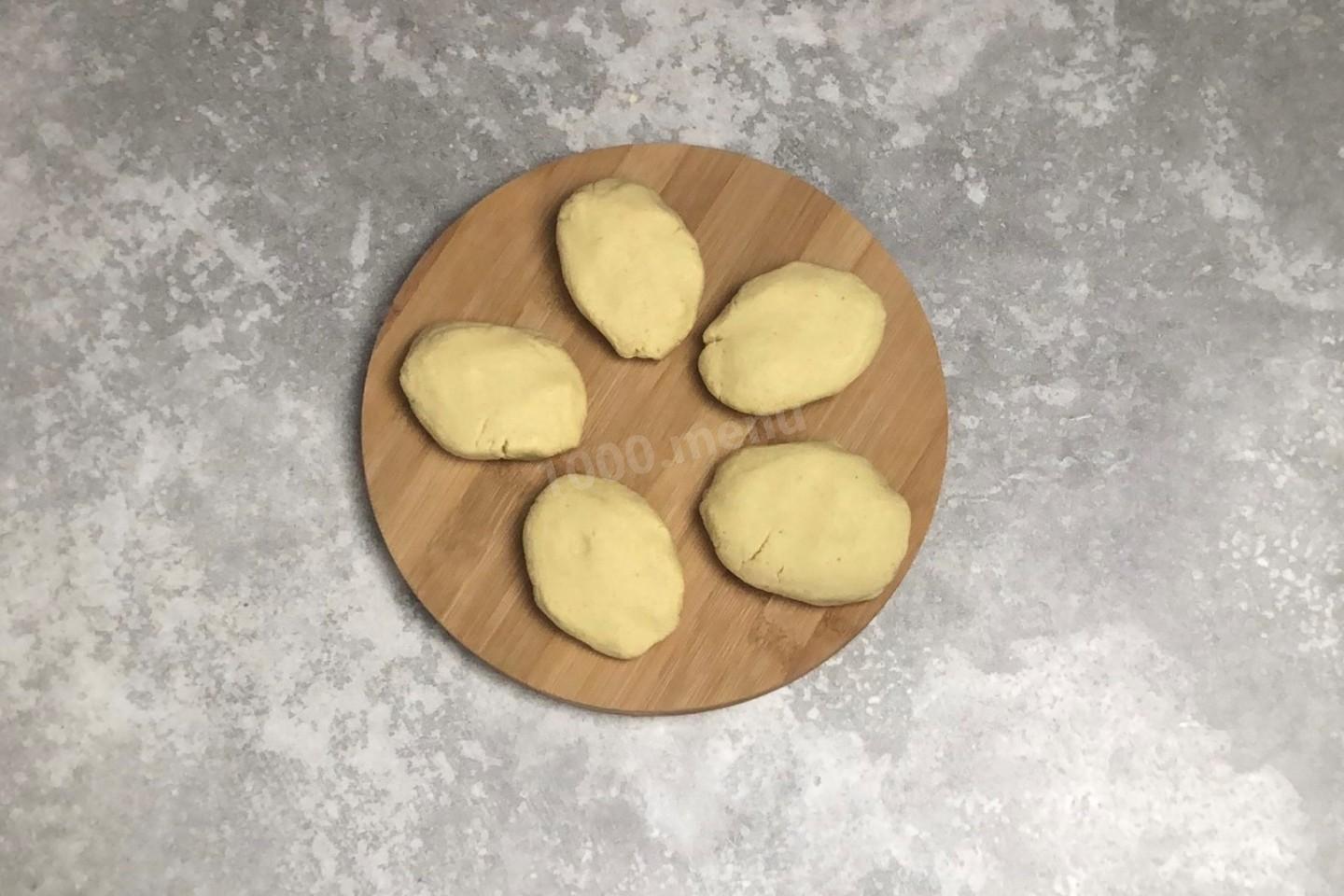Шаг 4 приготовления Мчади из кукурузной муки лепешка по грузински