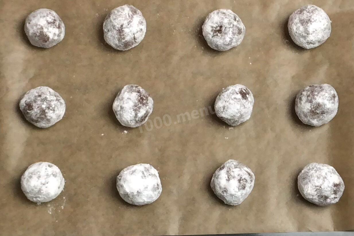 Шаг 8 приготовления Шоколадное печенье с трещинками