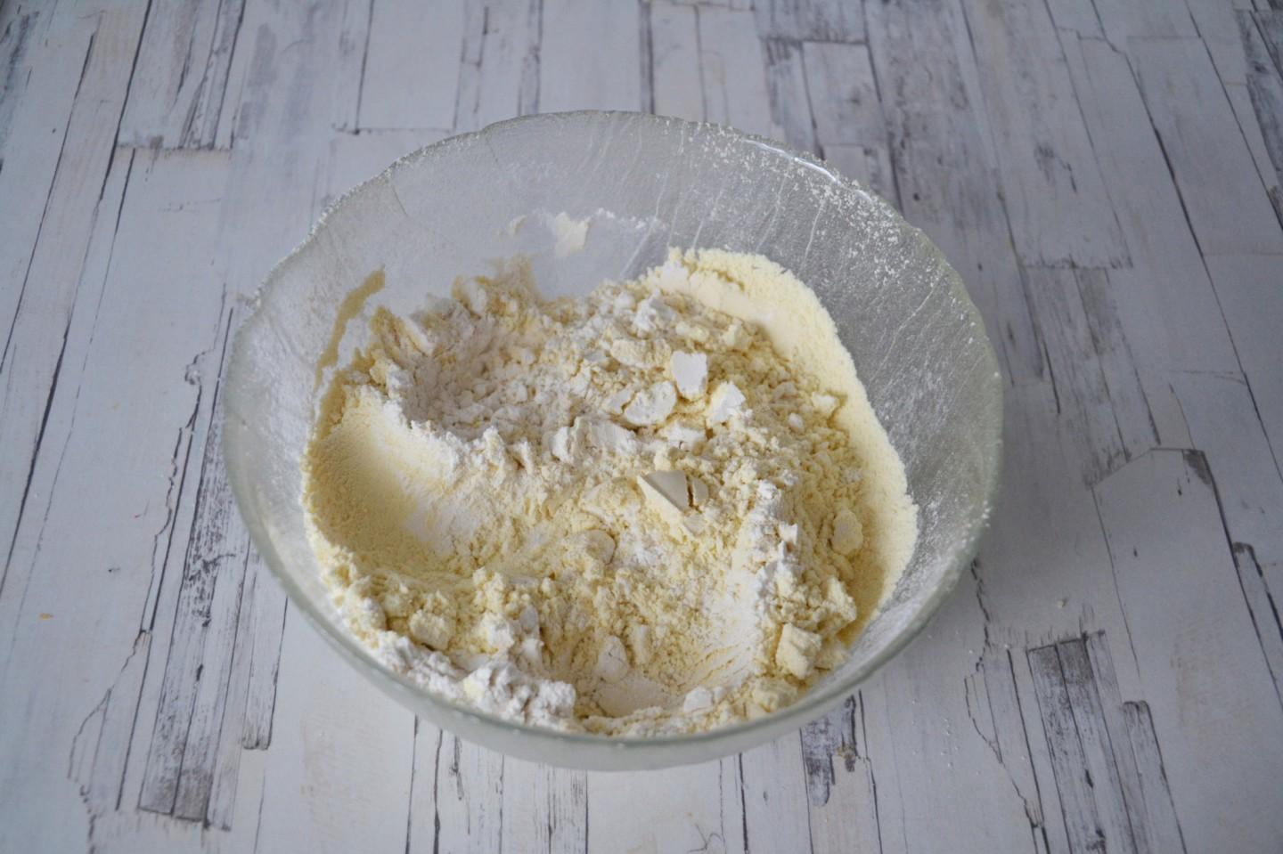 Шаг 2 приготовления Оладьи из кукурузной муки