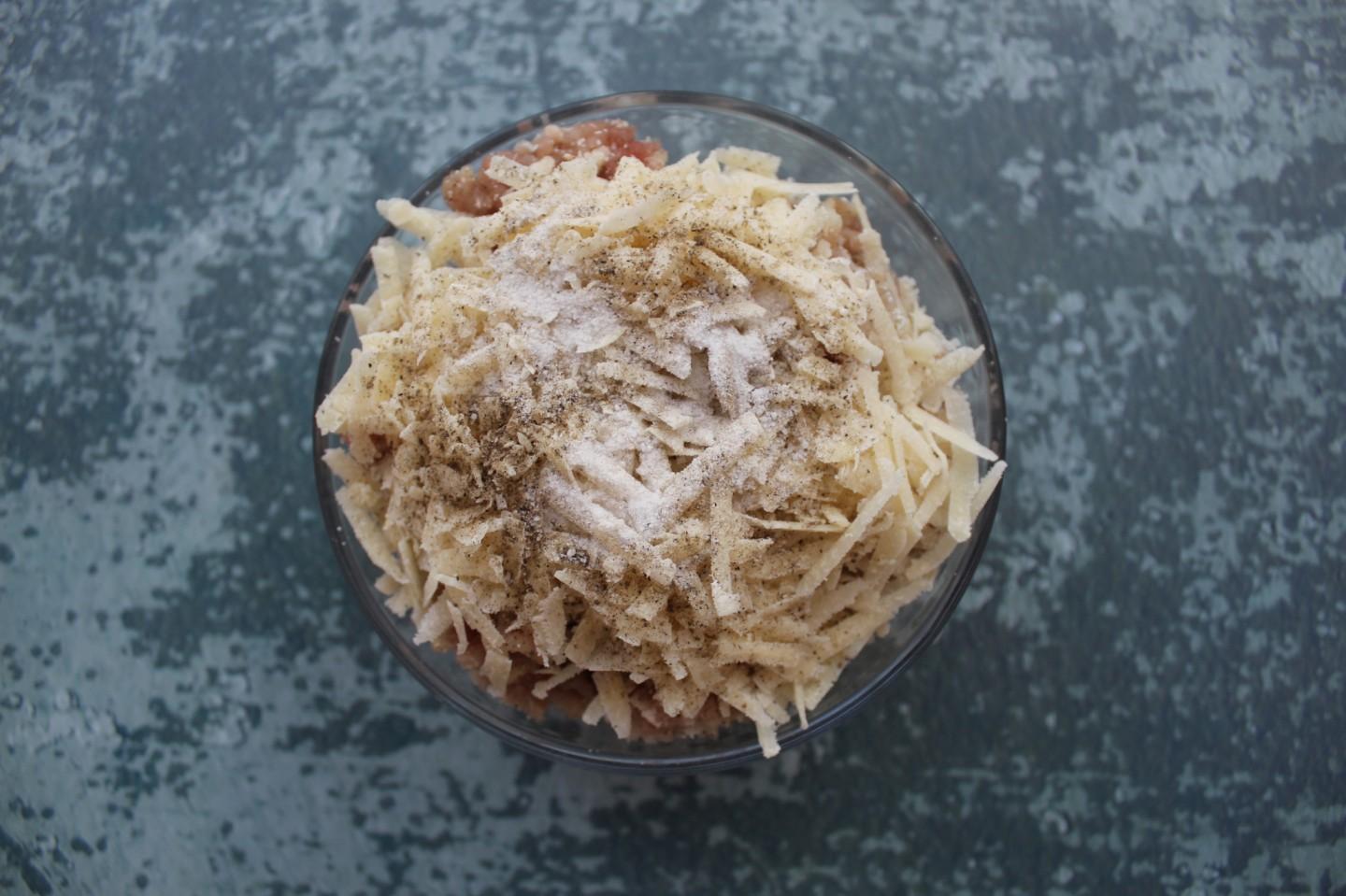 Шаг 5 приготовления Лепешки с мясом на сковороде