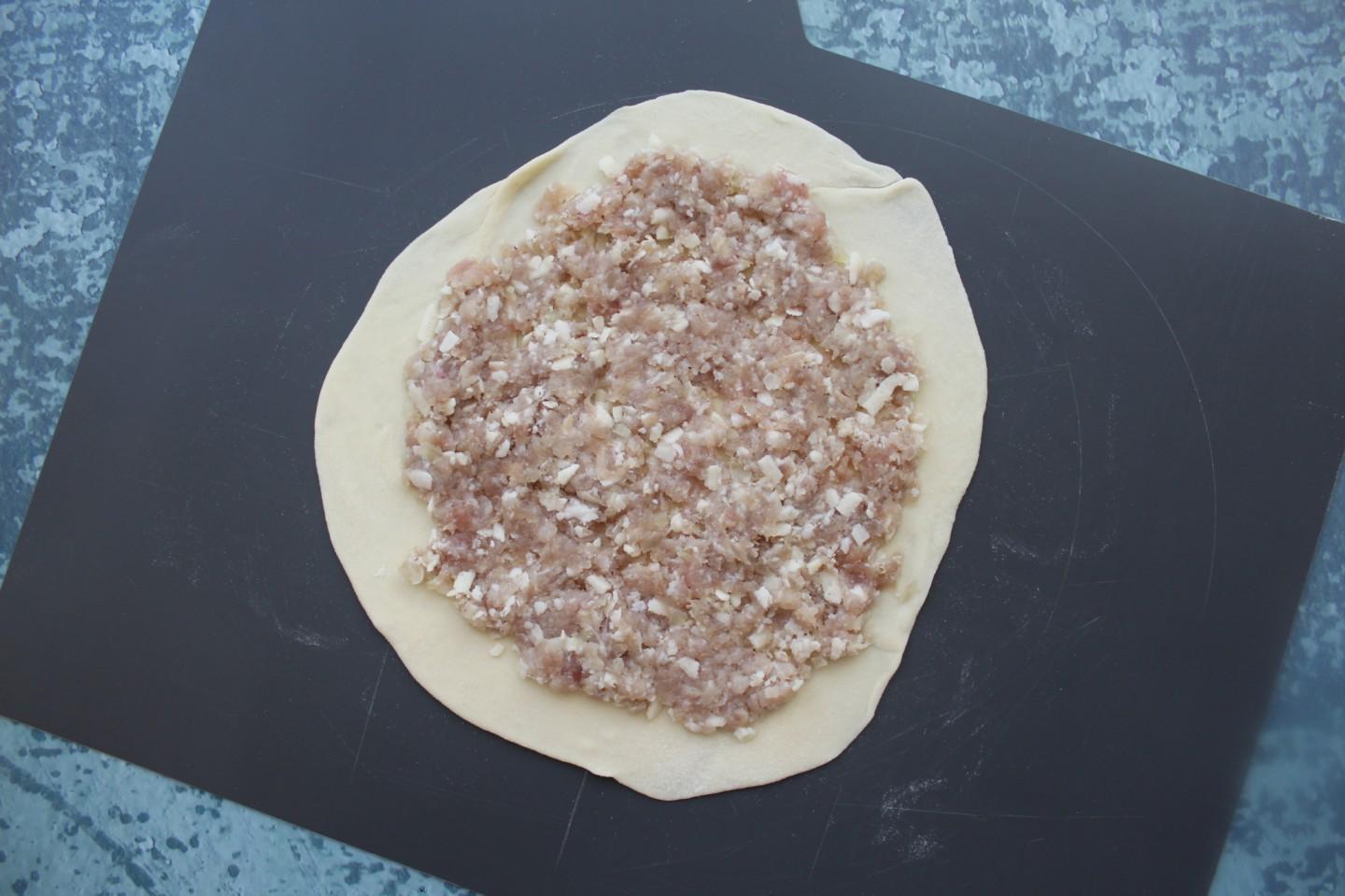 Шаг 6 приготовления Лепешки с мясом на сковороде