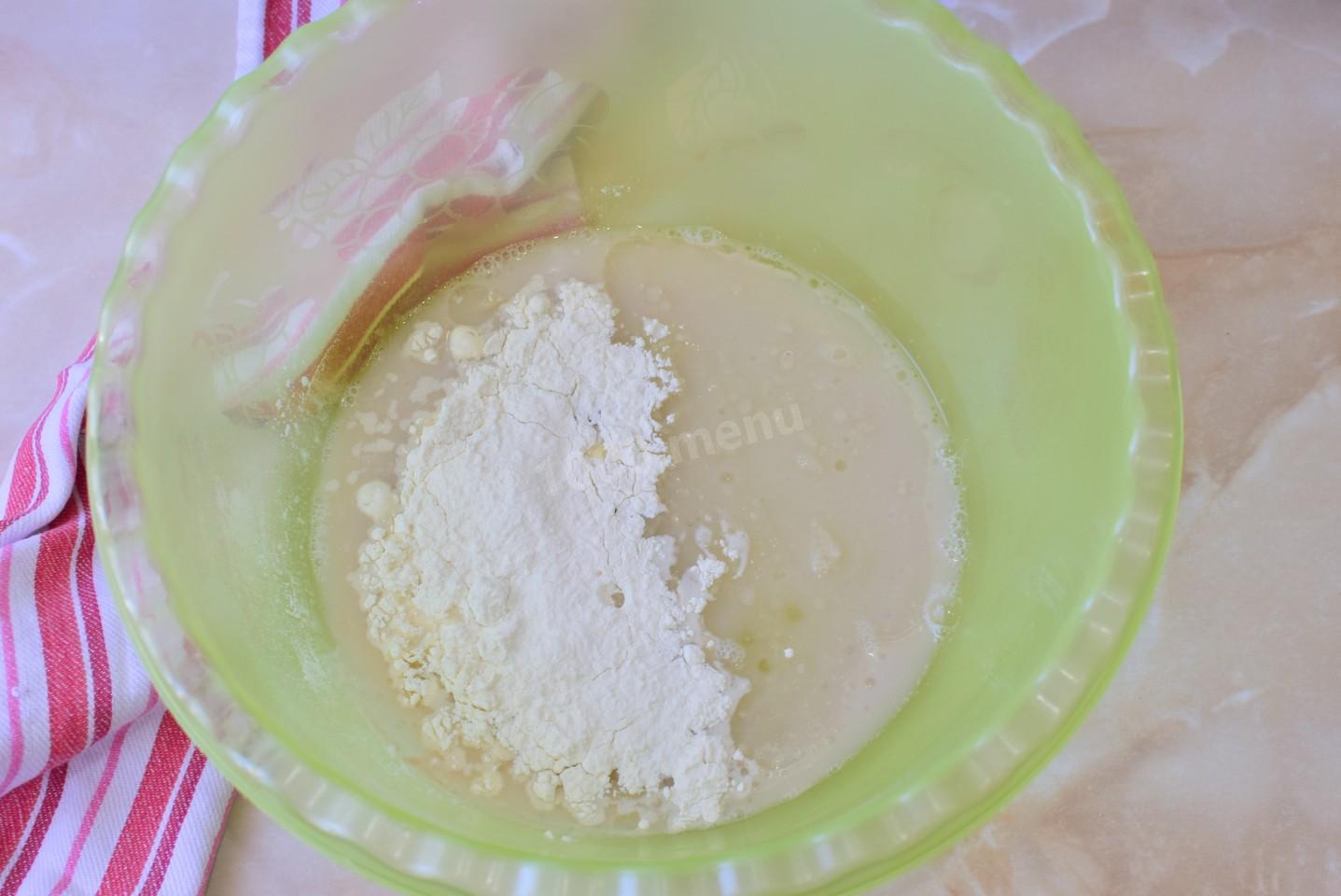 Шаг 3 приготовления Пирожки с зеленью и сыром