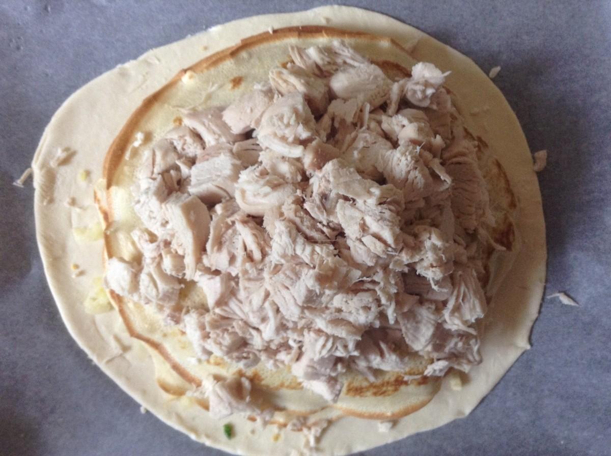 Шаг 13 приготовления Курник с картошкой и курицей из слоеного теста в духовке