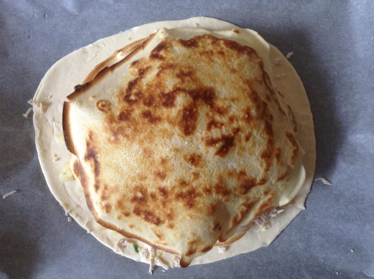 Шаг 14 приготовления Курник с картошкой и курицей из слоеного теста в духовке