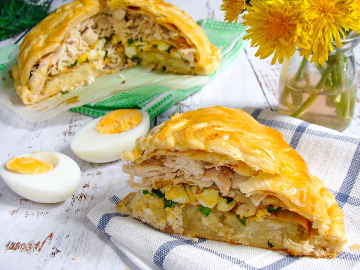 Обложка рецепта Курник с картошкой и курицей из слоеного теста в духовке