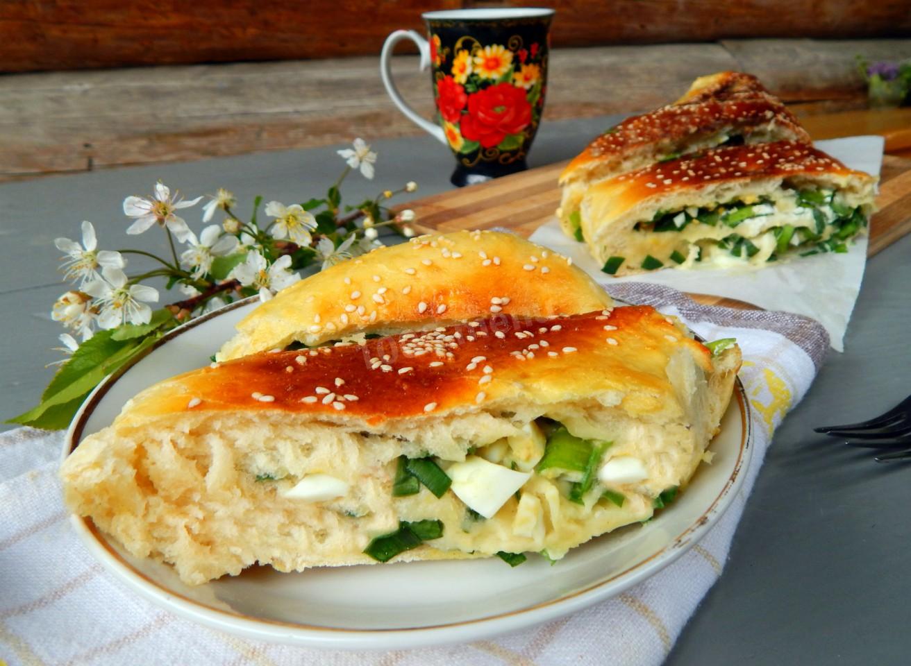 Шаг 12 приготовления Рулет с луком и яйцом в духовке