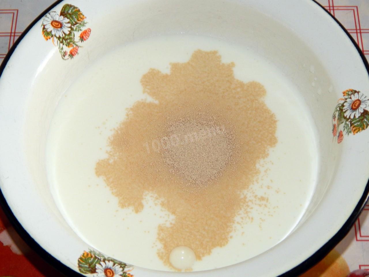 Шаг 2 приготовления Рулет с луком и яйцом в духовке