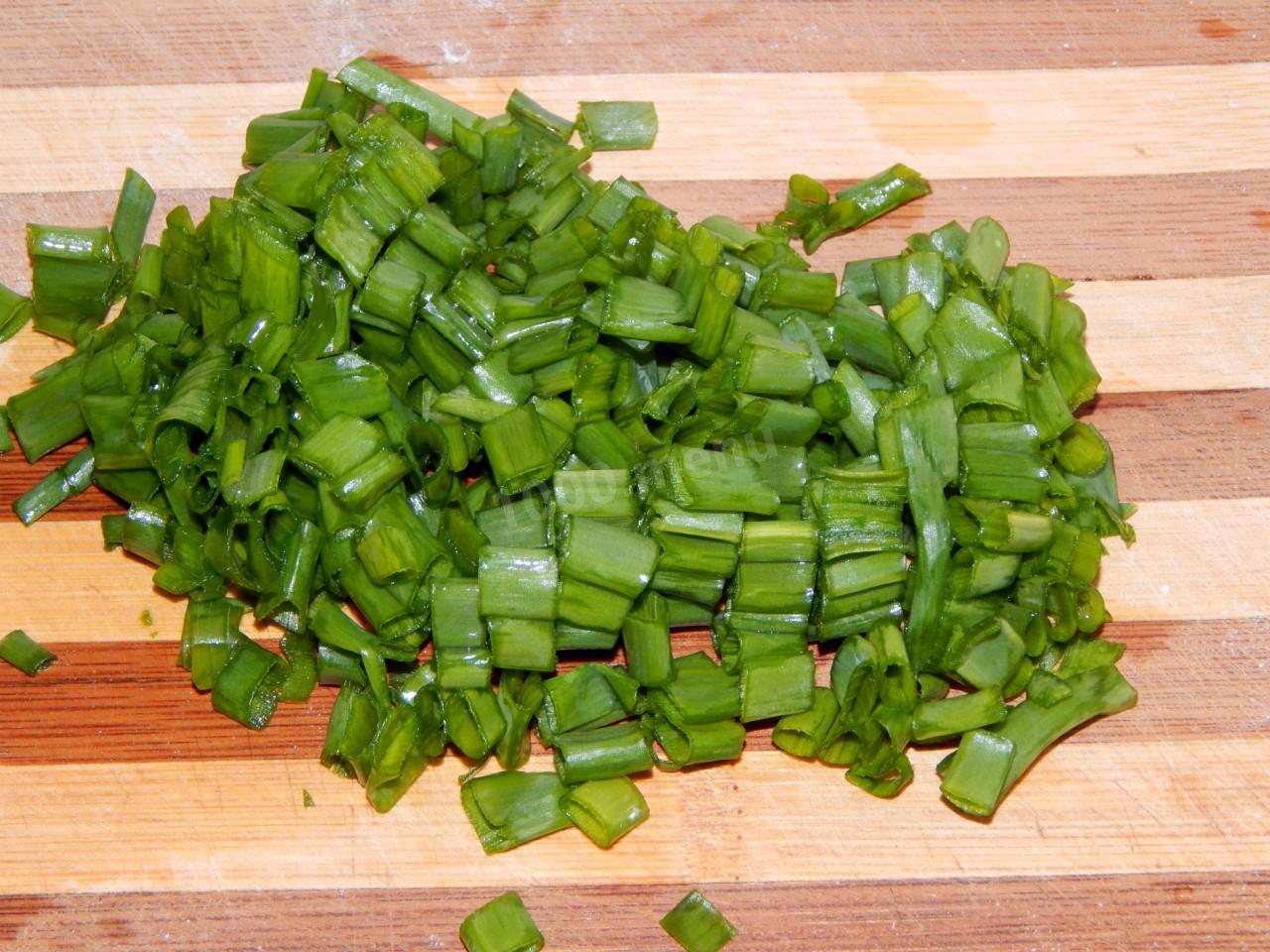 Шаг 5 приготовления Рулет с луком и яйцом в духовке