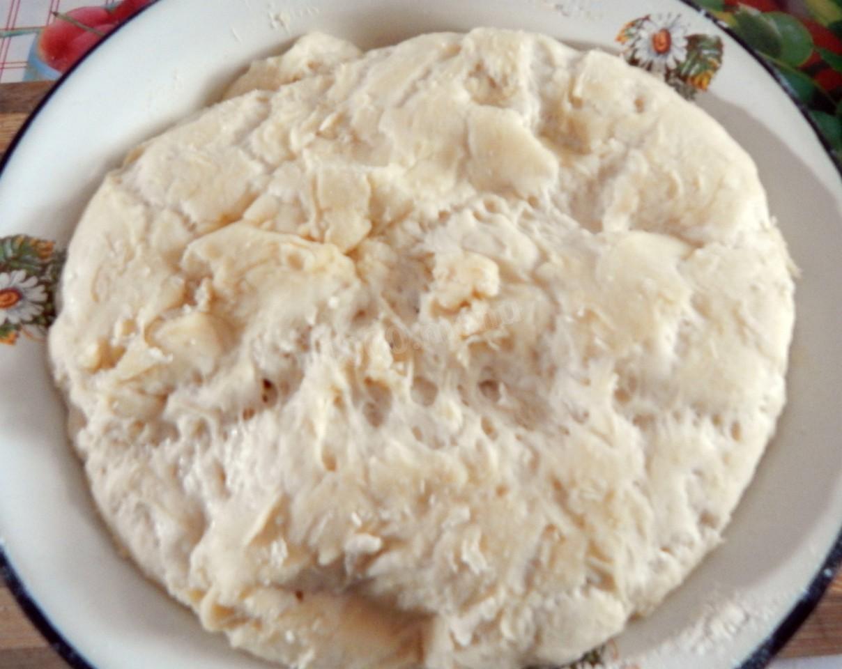 Шаг 7 приготовления Рулет с луком и яйцом в духовке
