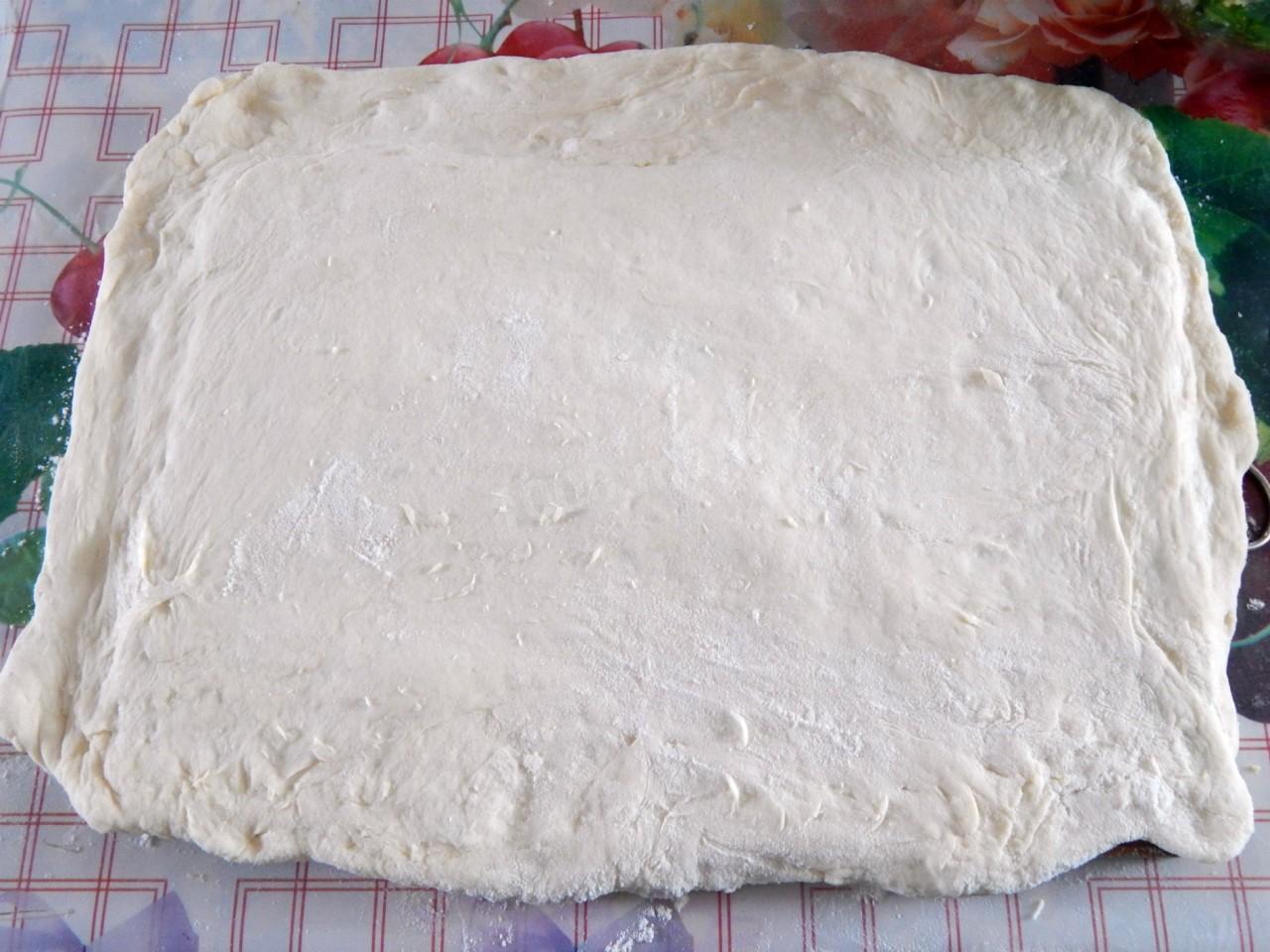 Шаг 8 приготовления Рулет с луком и яйцом в духовке